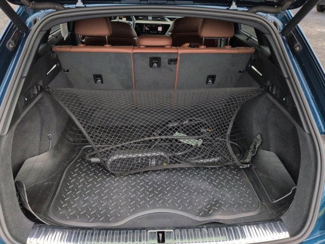 Used 2019 Audi e-tron Prestige w/ Prestige Package image 13