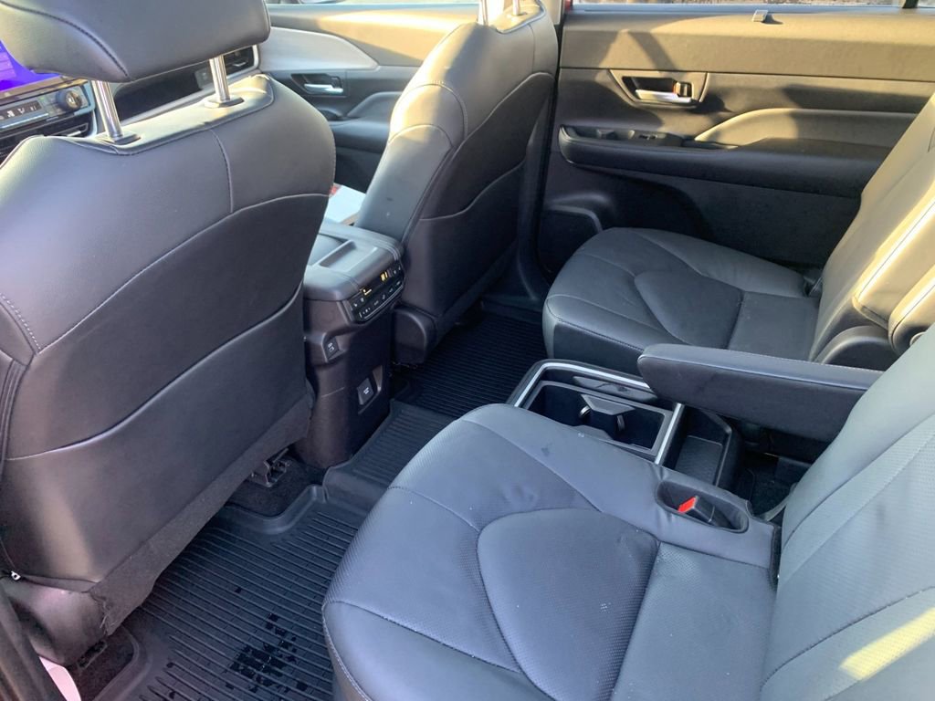 Used 2025 Toyota Grand Highlander AWD image 13