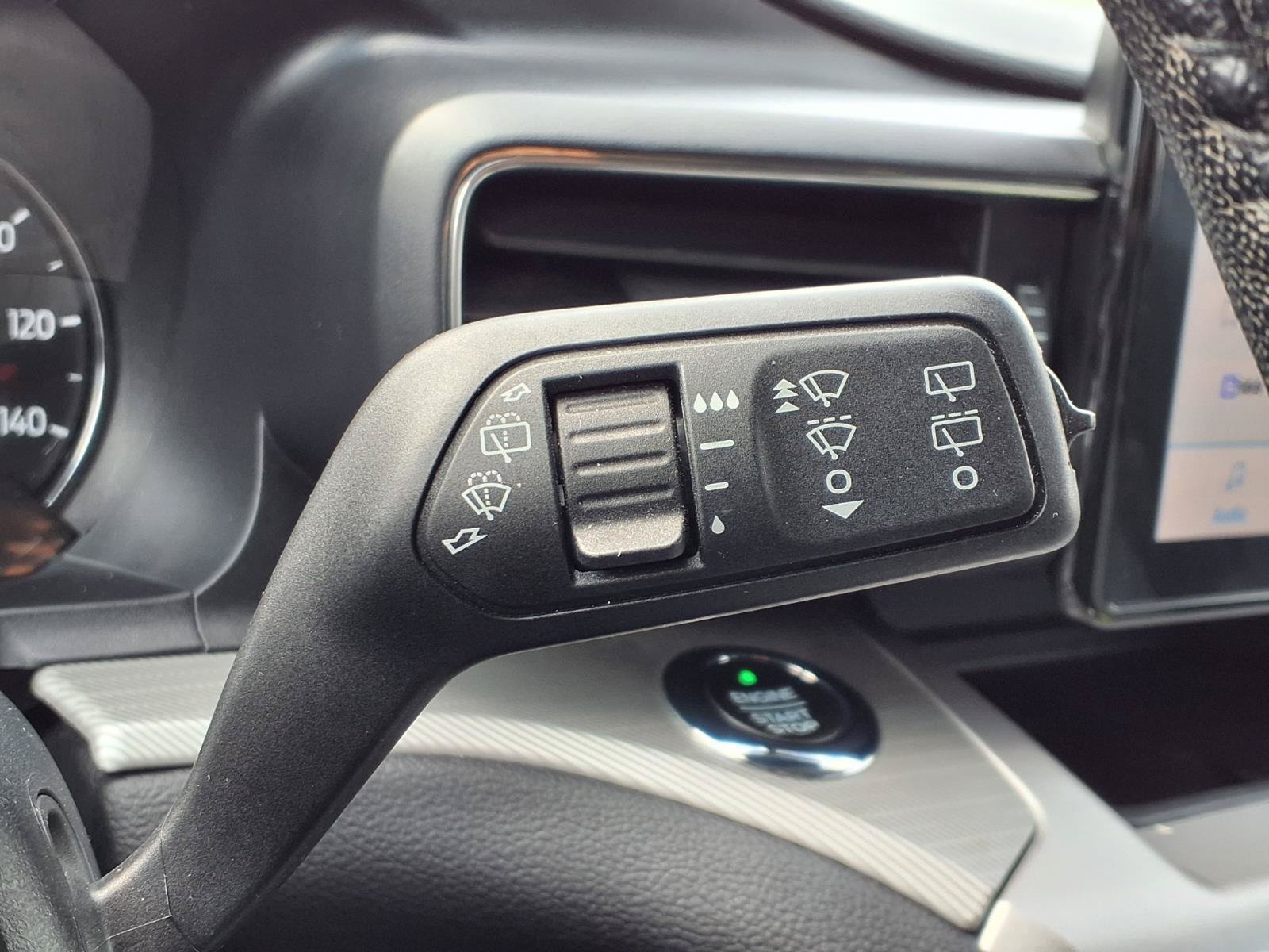 Used 2021 Ford Explorer XLT w/ Equipment Group 202A RWD image 25