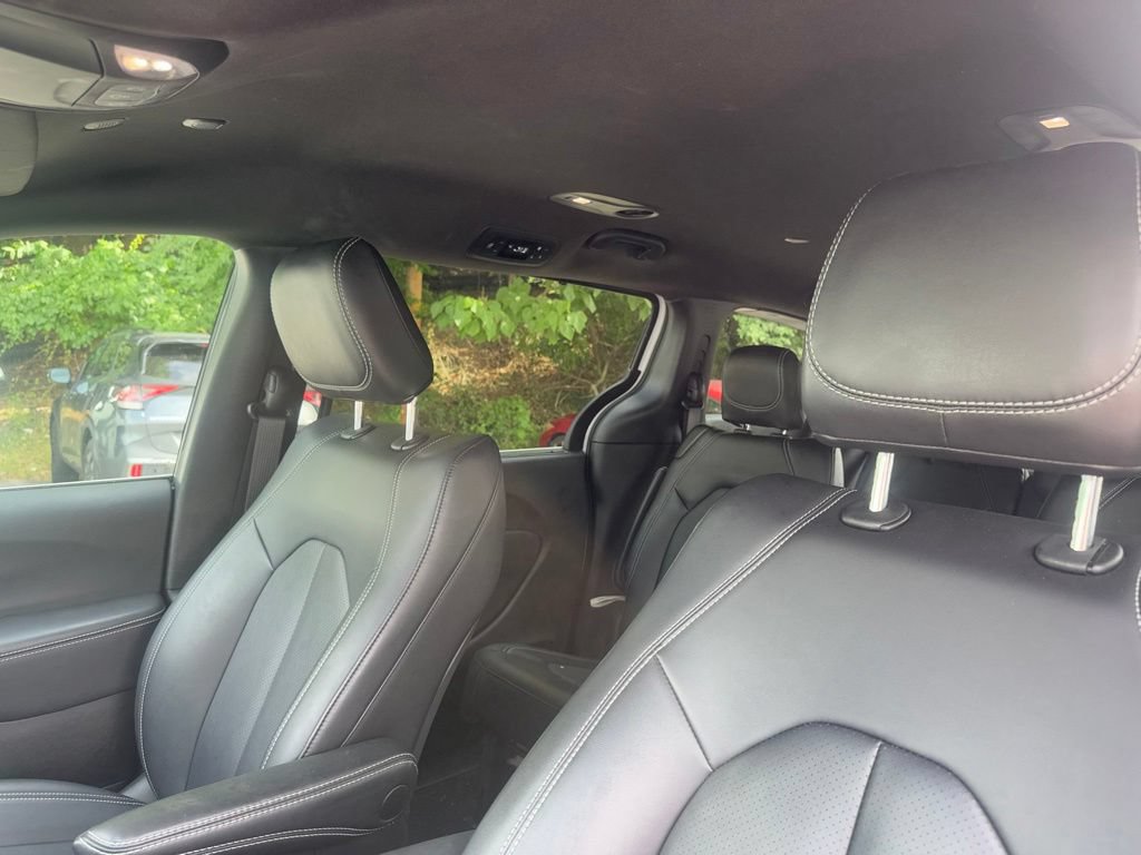 Used 2025 Chrysler Pacifica Select AWD/4WD image 19