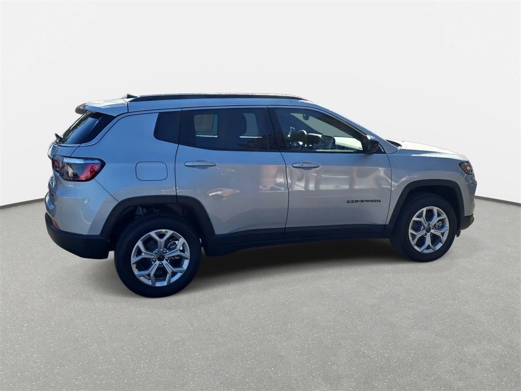 New 2026 Jeep Compass Latitude image 4