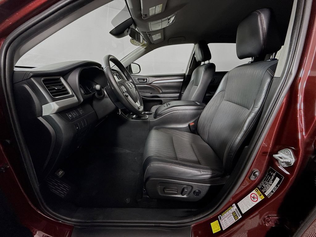 Used 2019 Toyota Highlander Plus AWD/4WD image 19