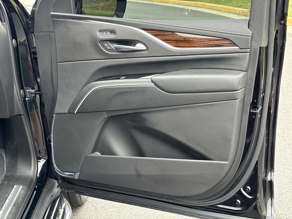 Used 2023 Cadillac Escalade ESV Luxury RWD image 26