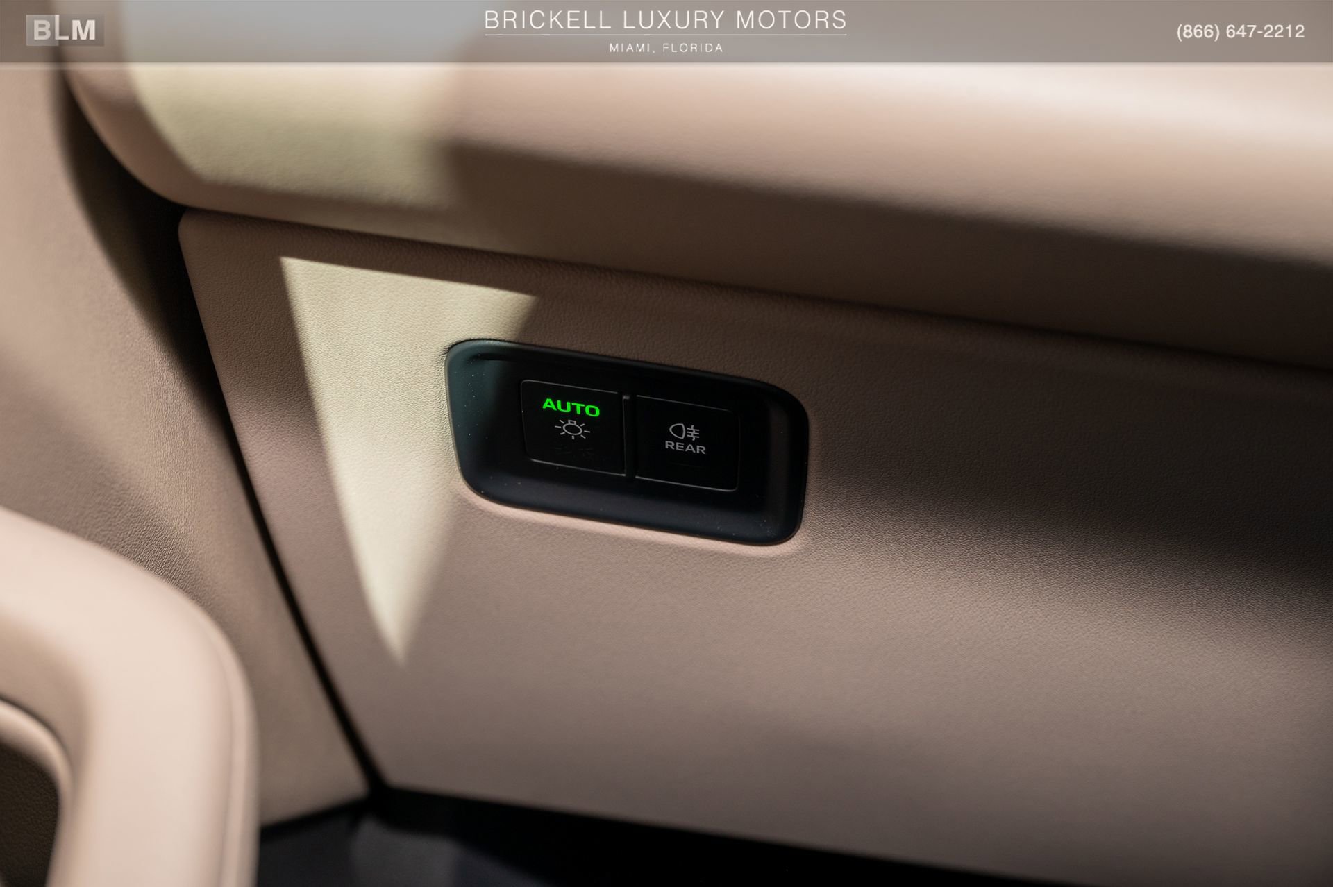 Used 2025 Porsche Macan 4 Electric image 30