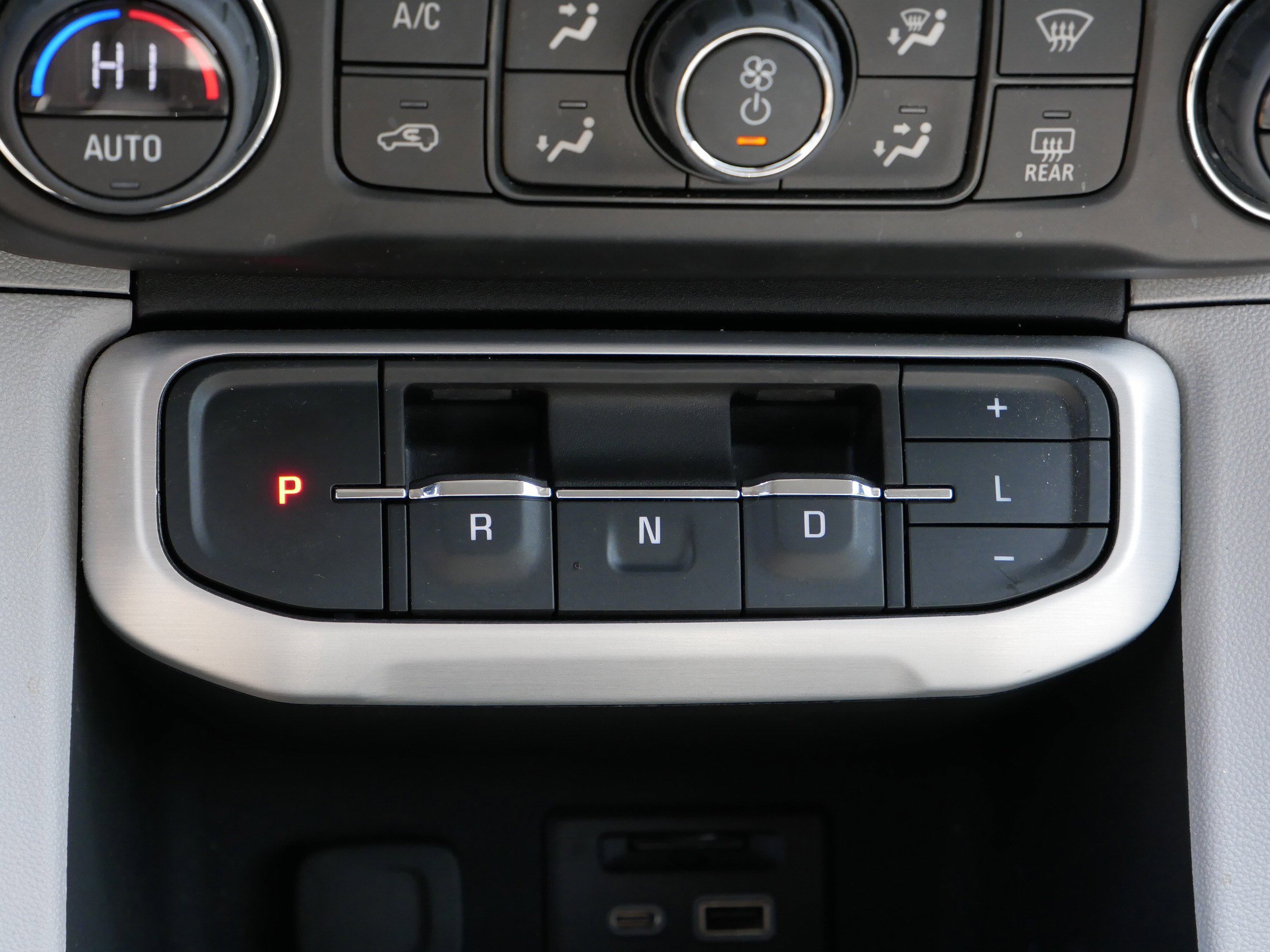 Used 2023 GMC Acadia SLT w/ Preferred Package FWD image 23