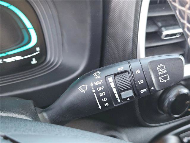 Certified 2025 Hyundai Venue SEL image 17