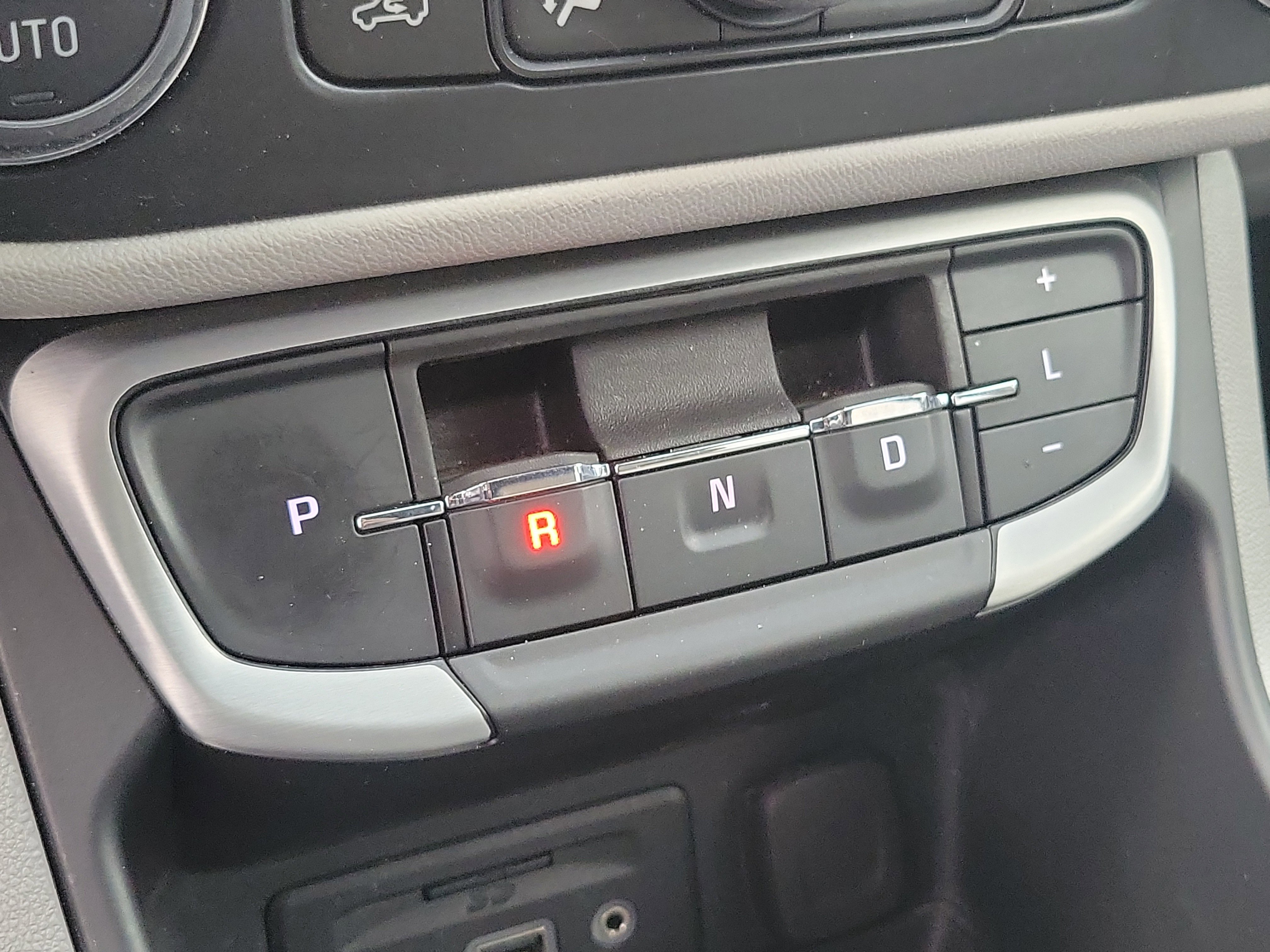 Used 2024 GMC Terrain SLT w/ Infotainment Package II image 25