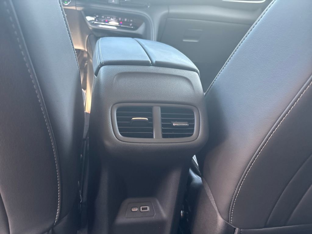 Used 2023 Buick Envision Essence image 32