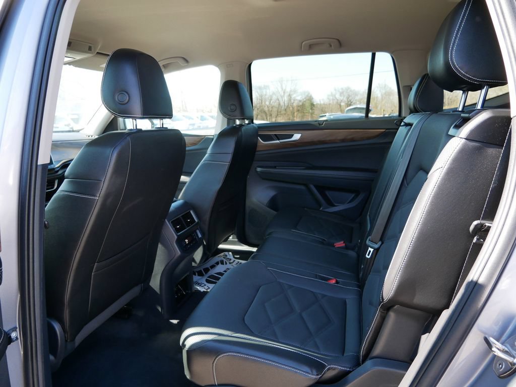 Used 2025 Volkswagen Atlas SE AWD/4WD image 15