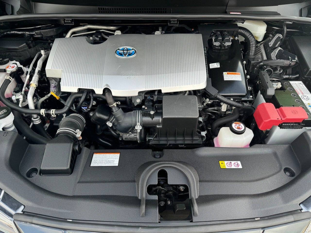 Used 2022 Toyota Prius LE AWD/4WD image 18