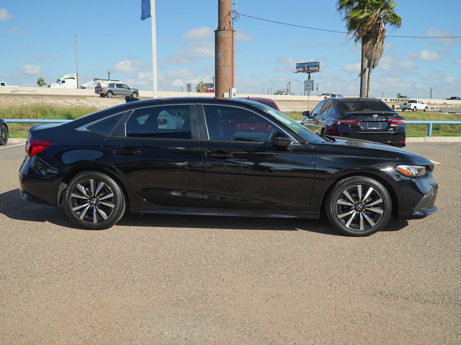 Used 2023 Honda Civic EX image 4