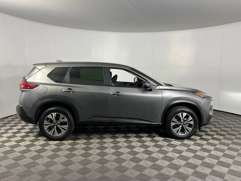 Used 2023 Nissan Rogue SV image 3