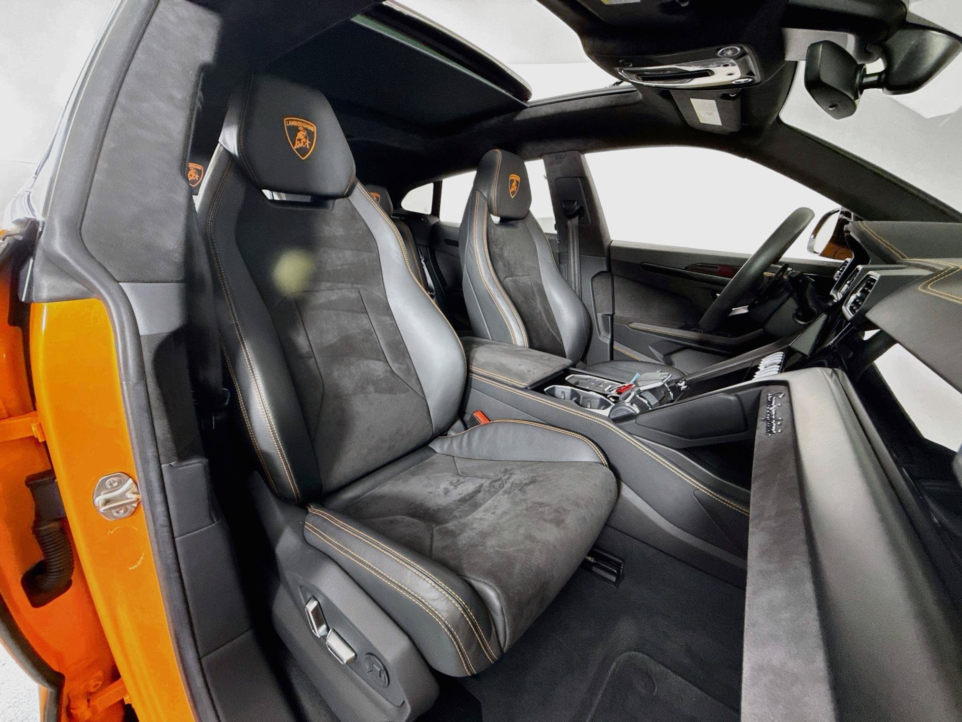 Used 2022 Lamborghini Urus AWD/4WD image 30