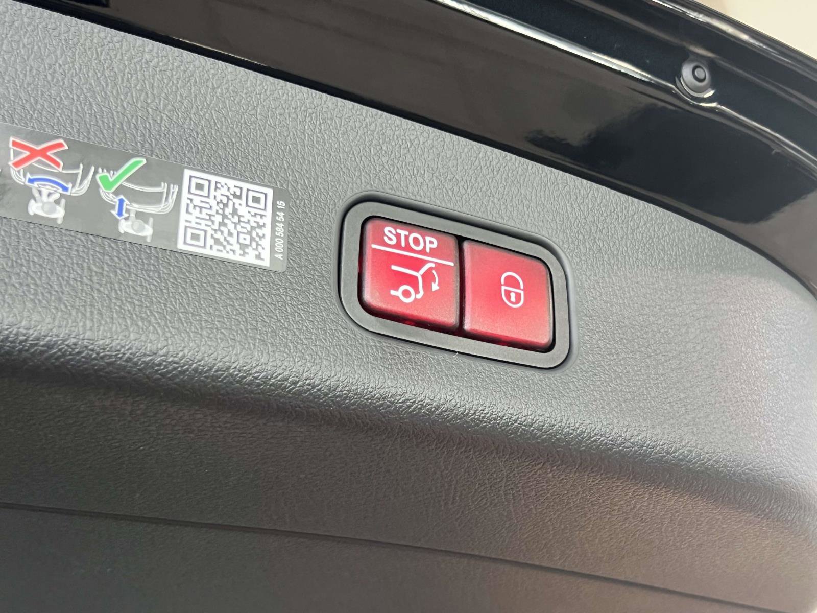 Used 2025 Mercedes-Benz GLC 350e 4MATIC image 10