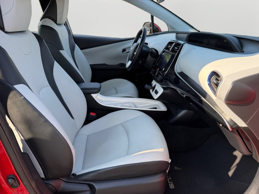 Used 2017 Toyota Prius Four Touring w/ Premium Convenience Package FWD image 8