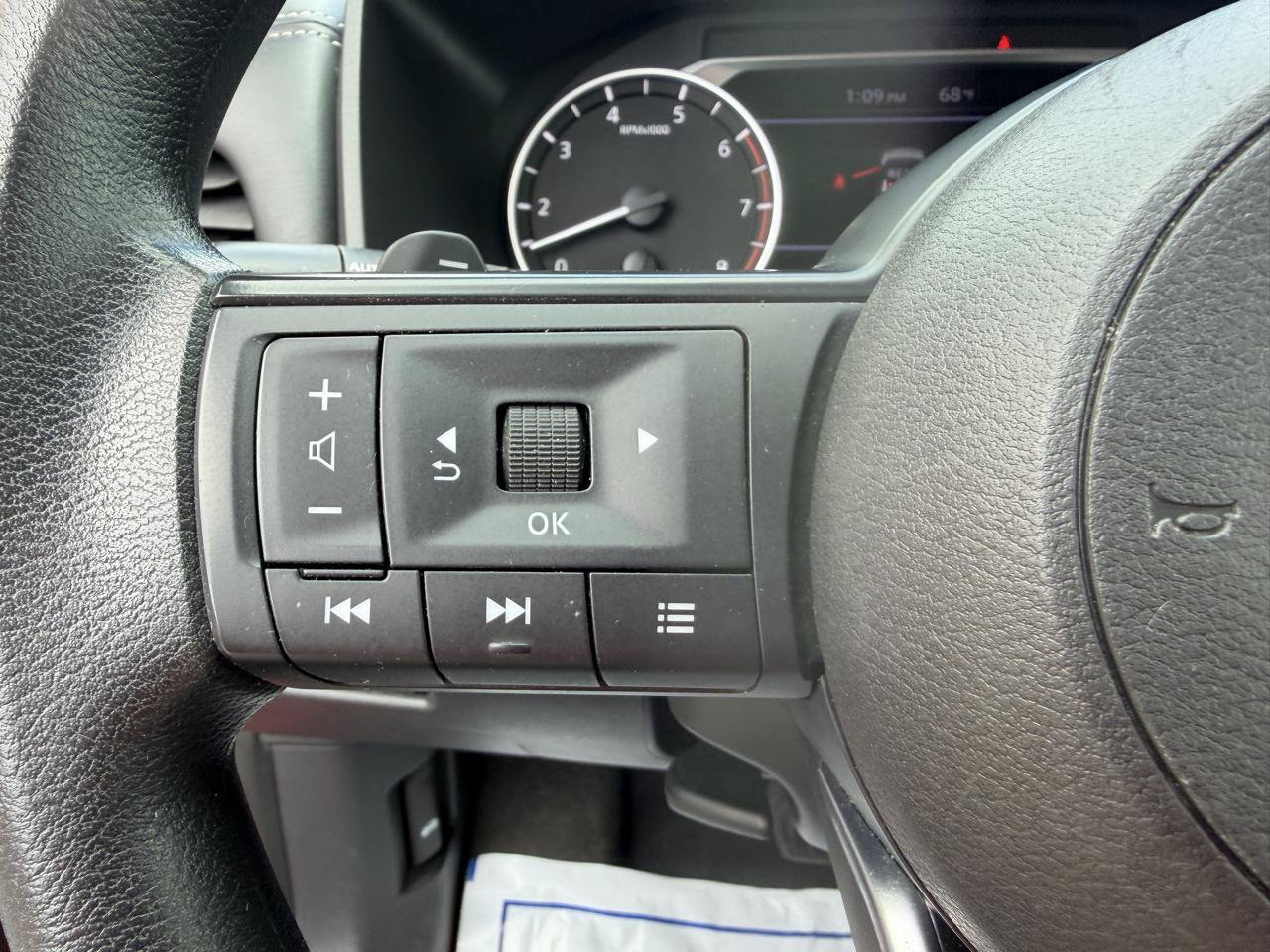 Used 2023 Nissan Rogue S AWD/4WD image 26