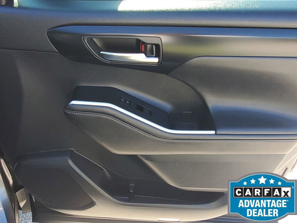 Used 2020 Toyota Highlander XLE image 45