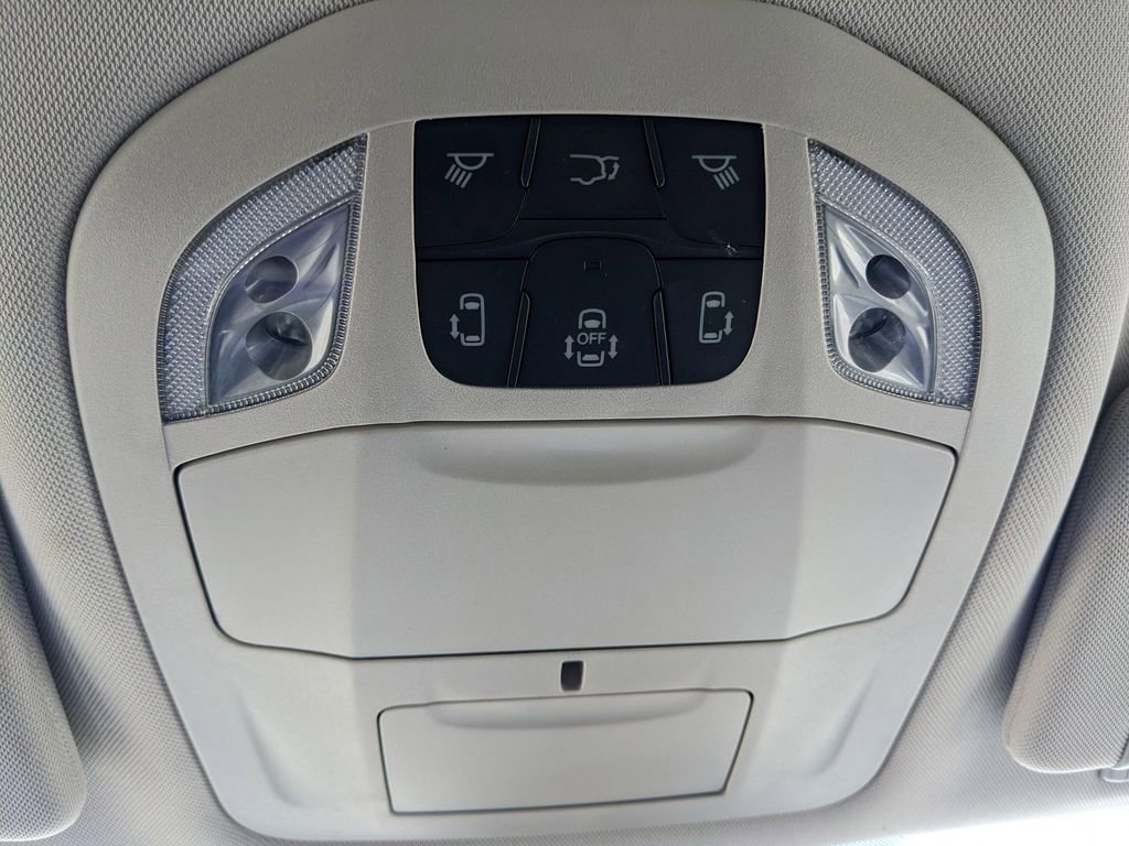 Used 2024 Chrysler Pacifica Touring-L image 62