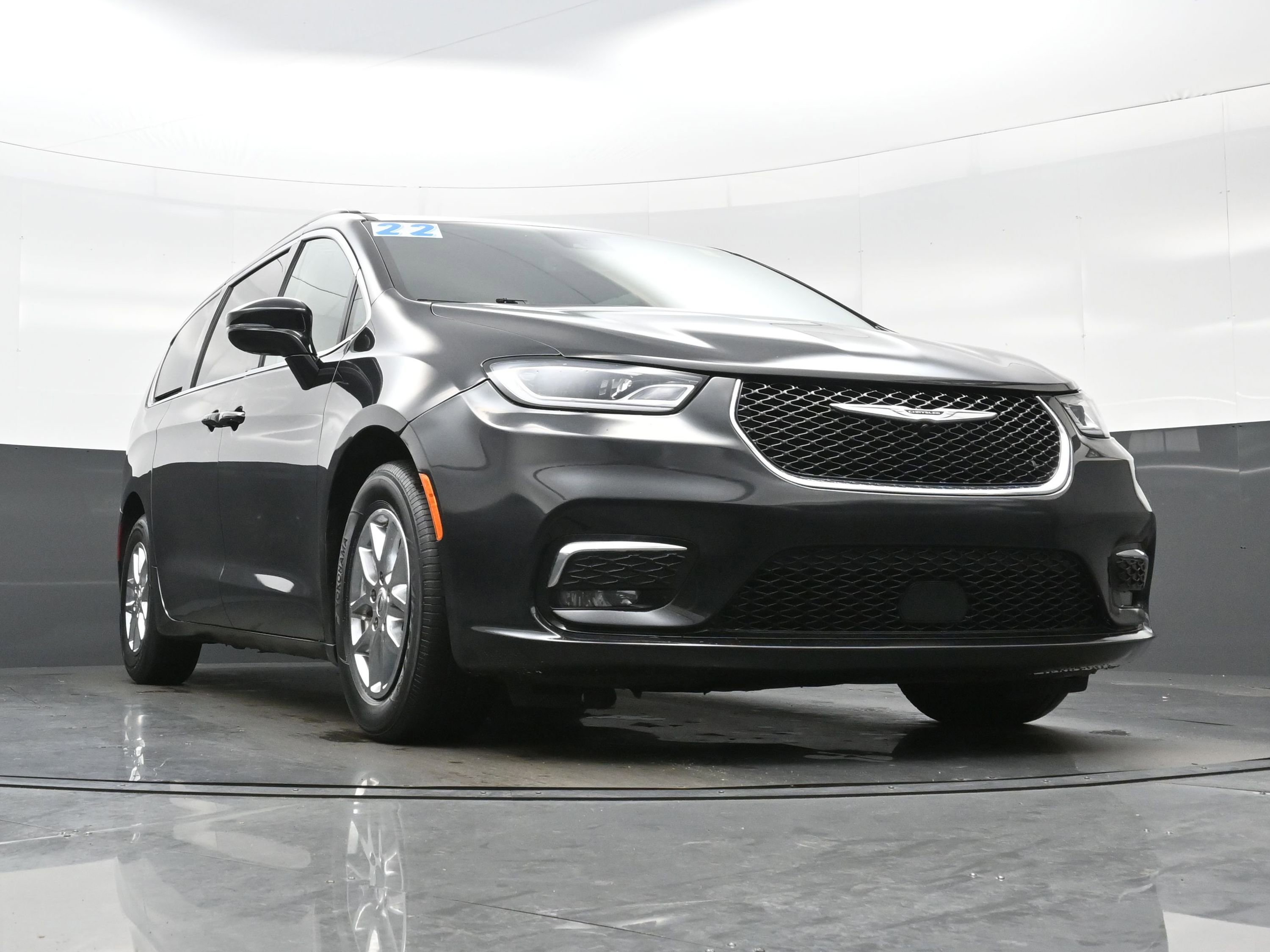 Used 2022 Chrysler Pacifica Touring-L image 32