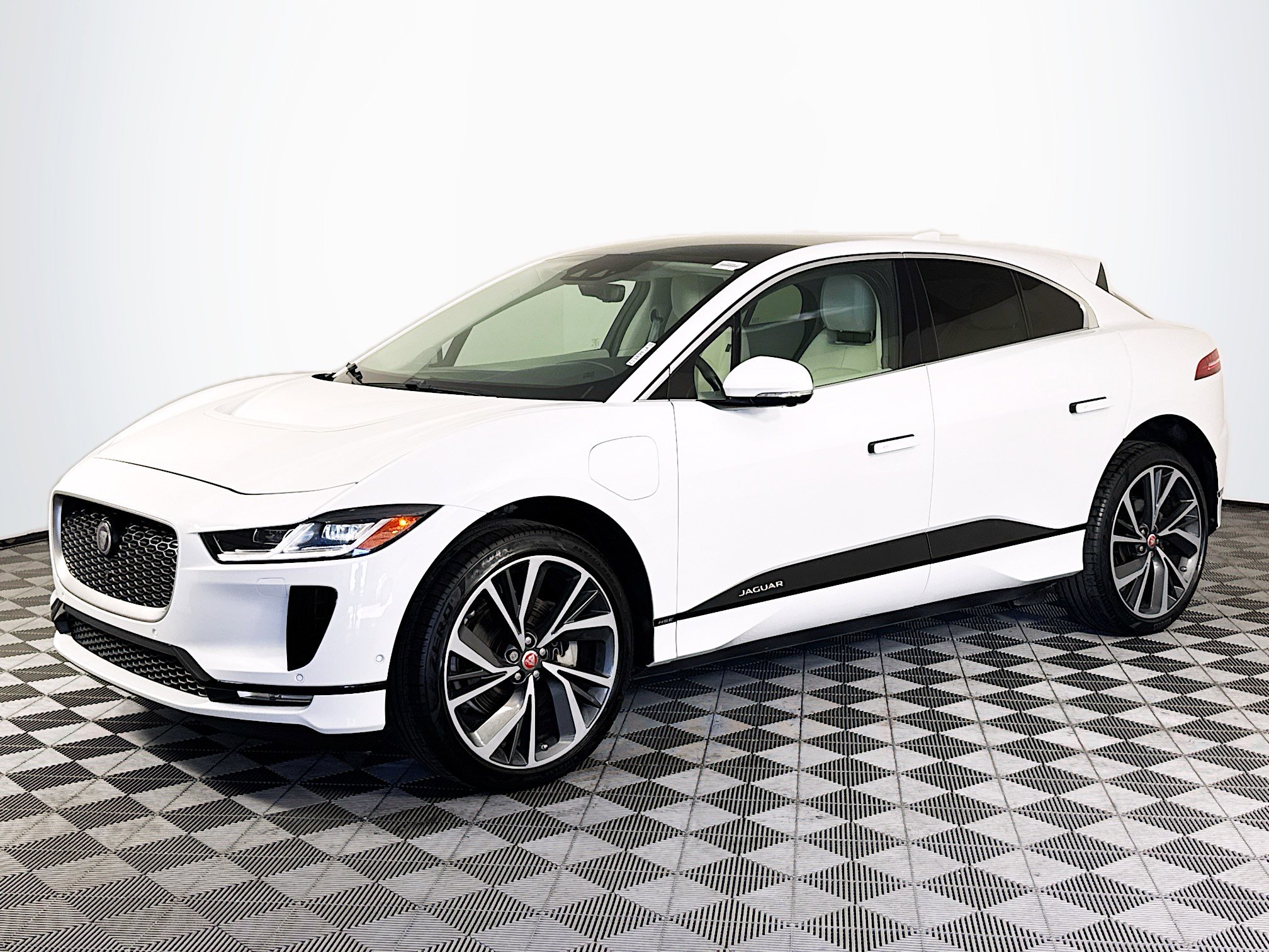 Used 2020 Jaguar I-PACE HSE image 4