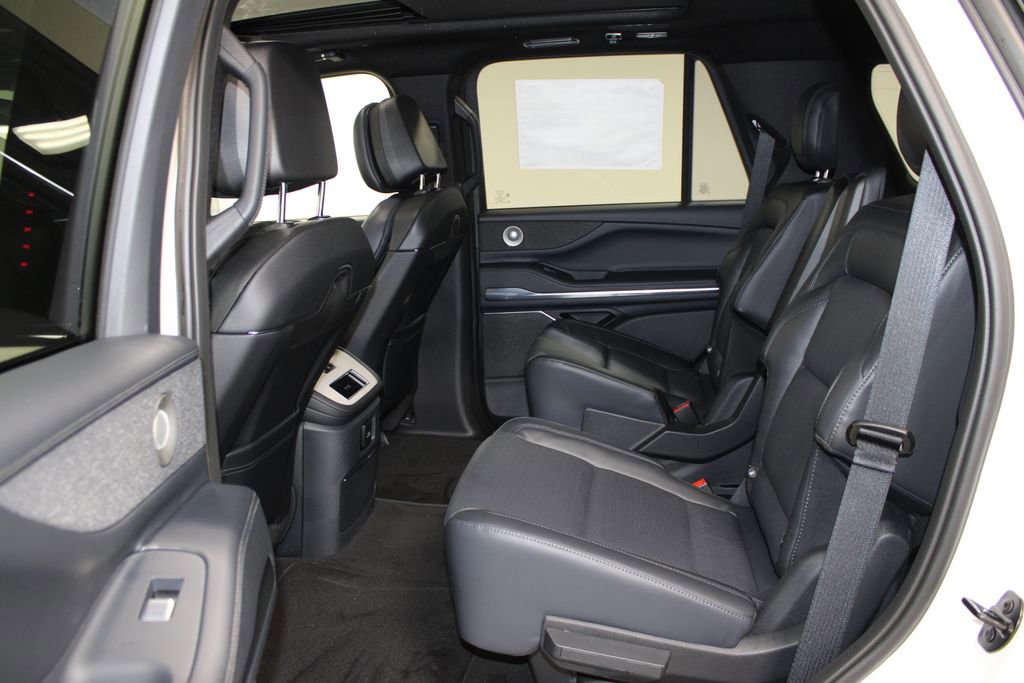 New 2025 Lincoln Navigator Reserve w/ Jet Appearance Package AWD/4WD image 28