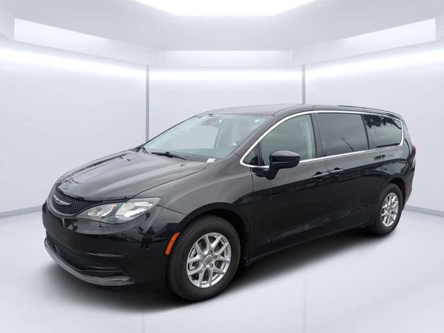 Used 2023 Chrysler Voyager LX FWD image 7