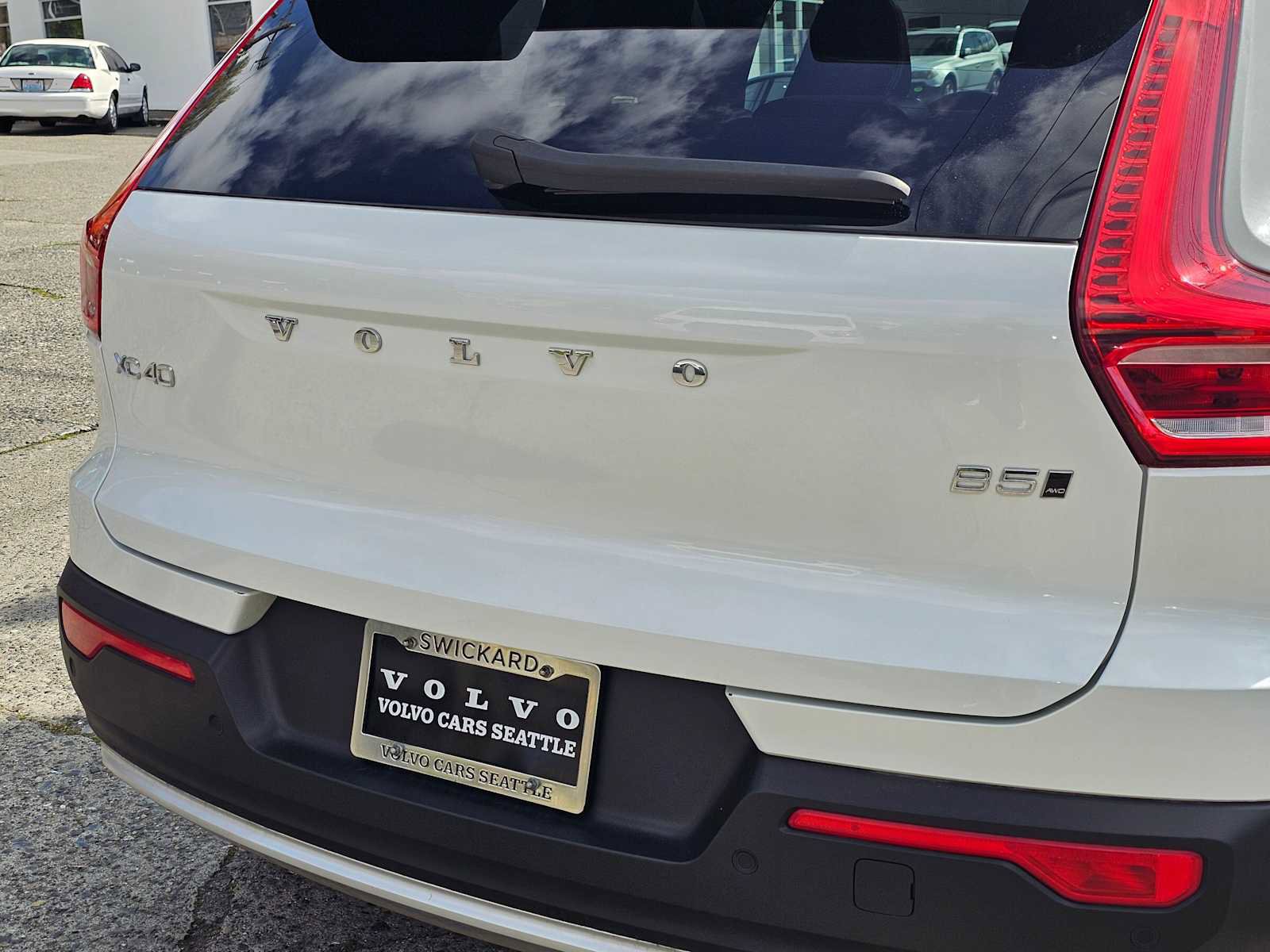 Certified 2023 Volvo XC40 B5 Plus w/ Driver Assist Package AWD/4WD image 15