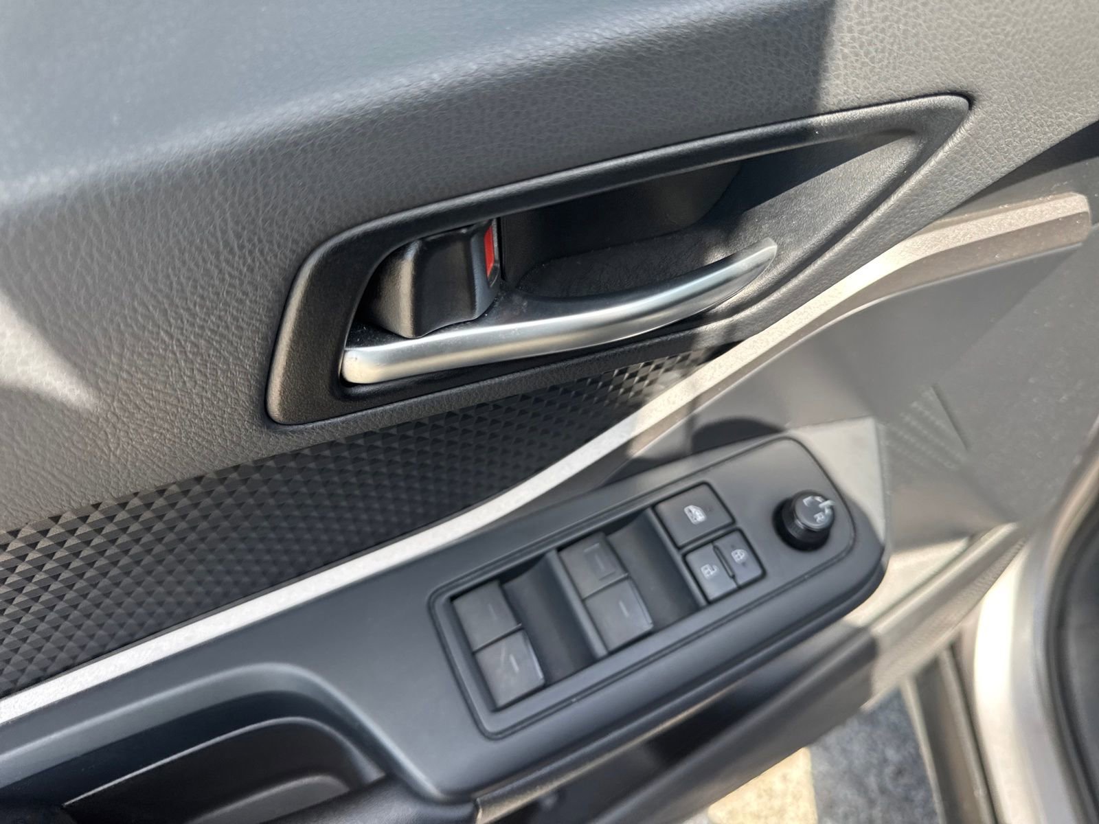 Used 2020 Toyota C-HR LE image 13