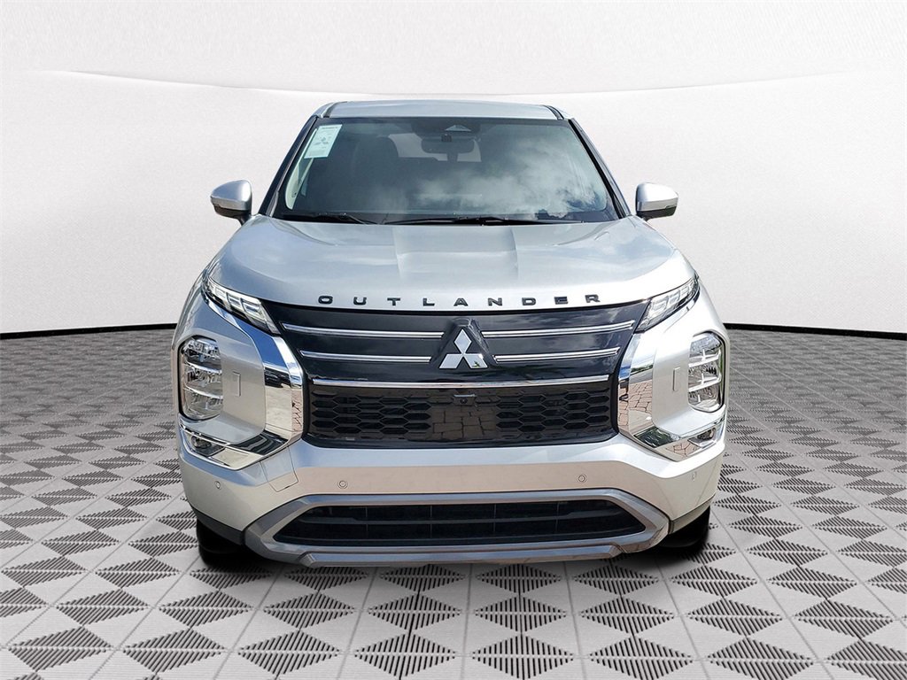 New 2025 Mitsubishi Outlander SE image 2