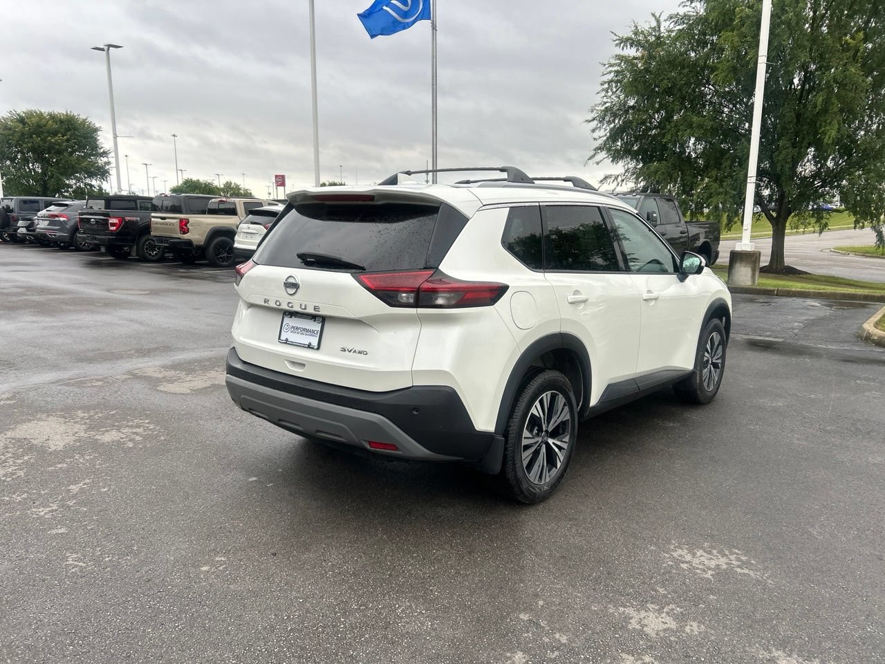 Used 2021 Nissan Rogue SV AWD/4WD image 3