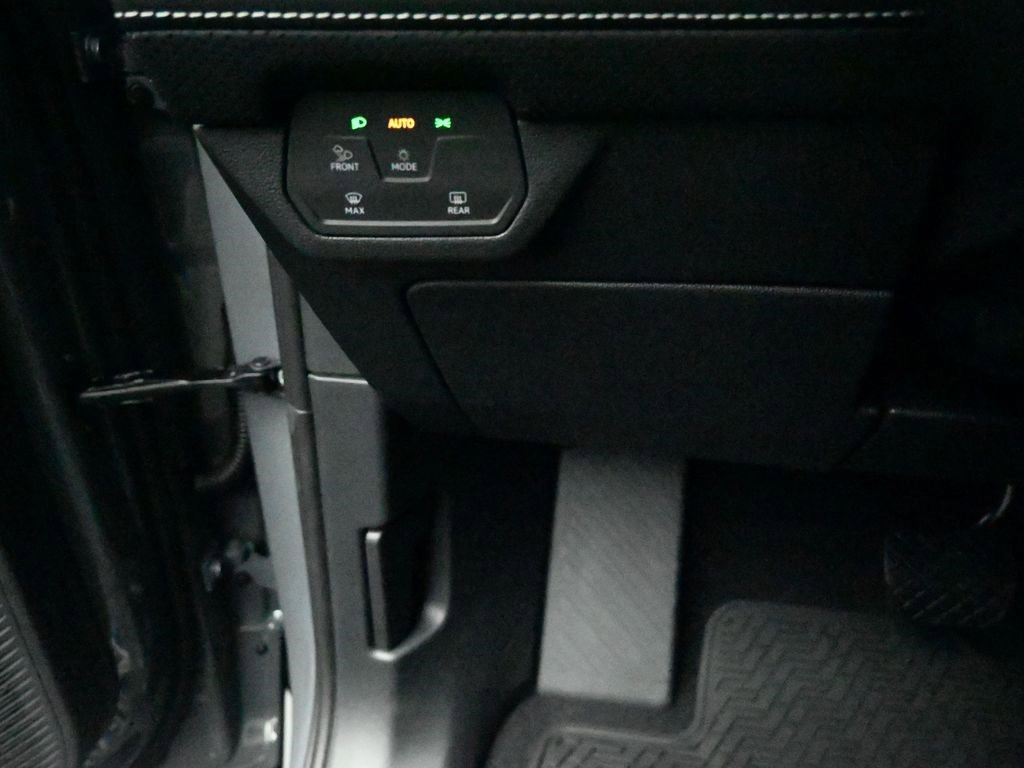 New 2026 Volkswagen Atlas SEL image 16