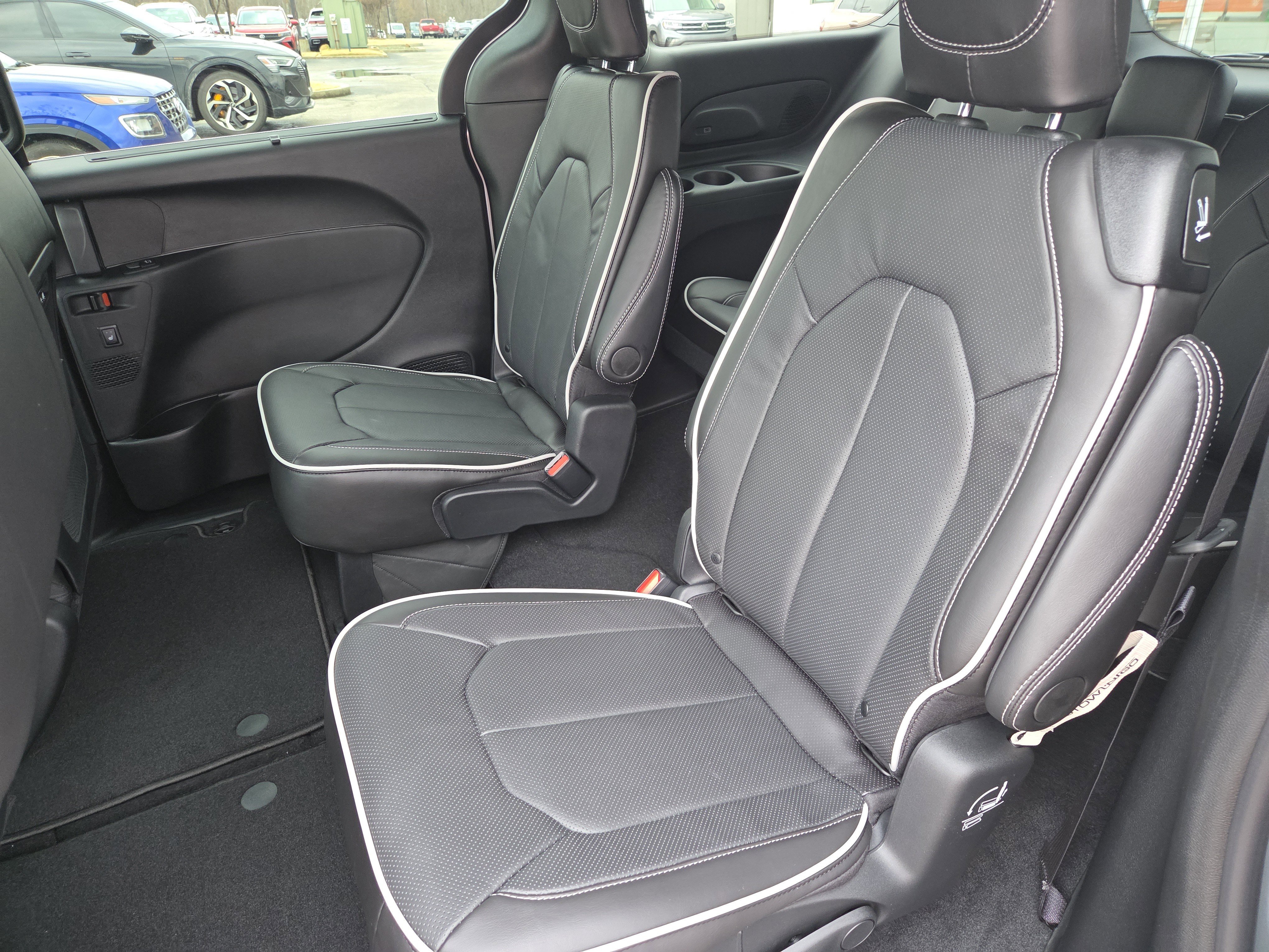 New 2026 Chrysler Pacifica Limited image 6