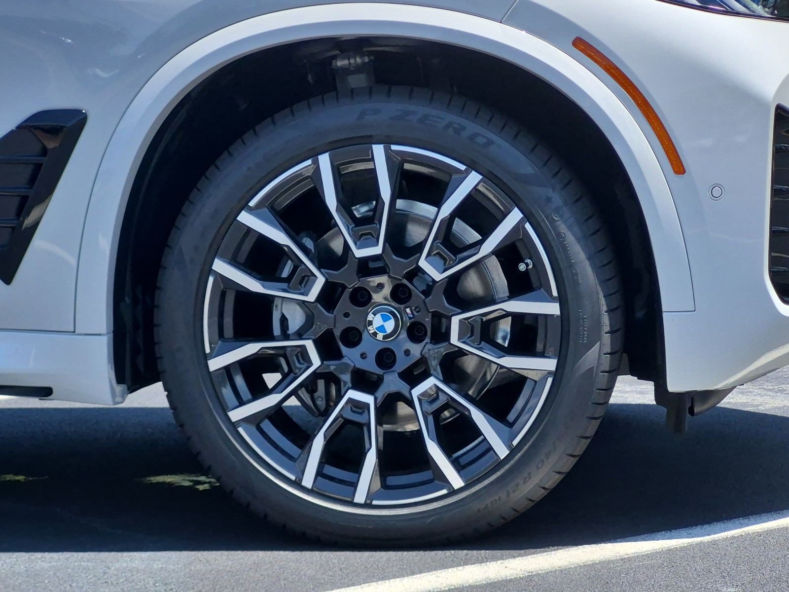New 2026 BMW X5 xDrive40i w/ M Sport Package AWD/4WD image 13