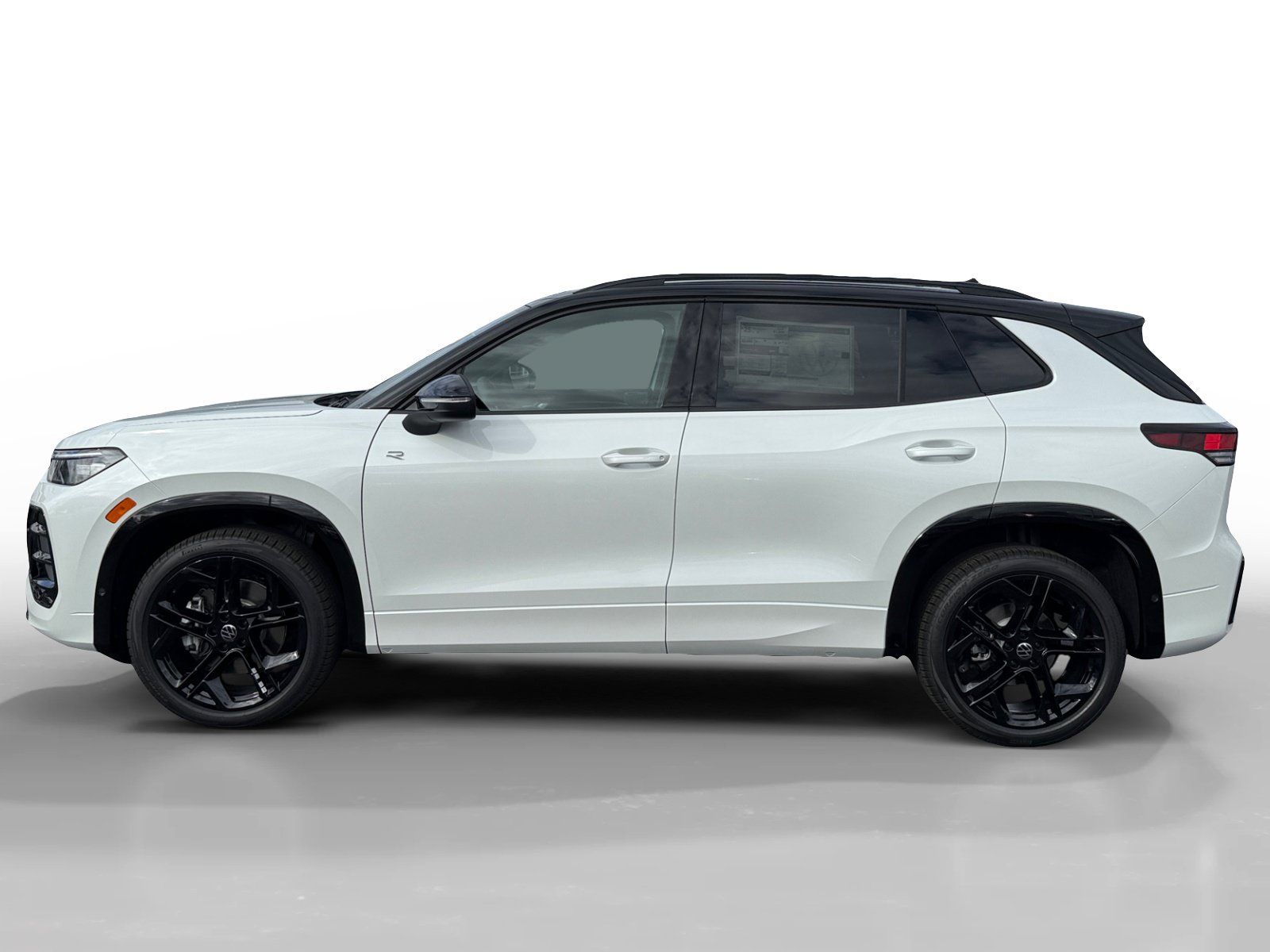 New 2026 Volkswagen Tiguan SE R-Line AWD/4WD image 2