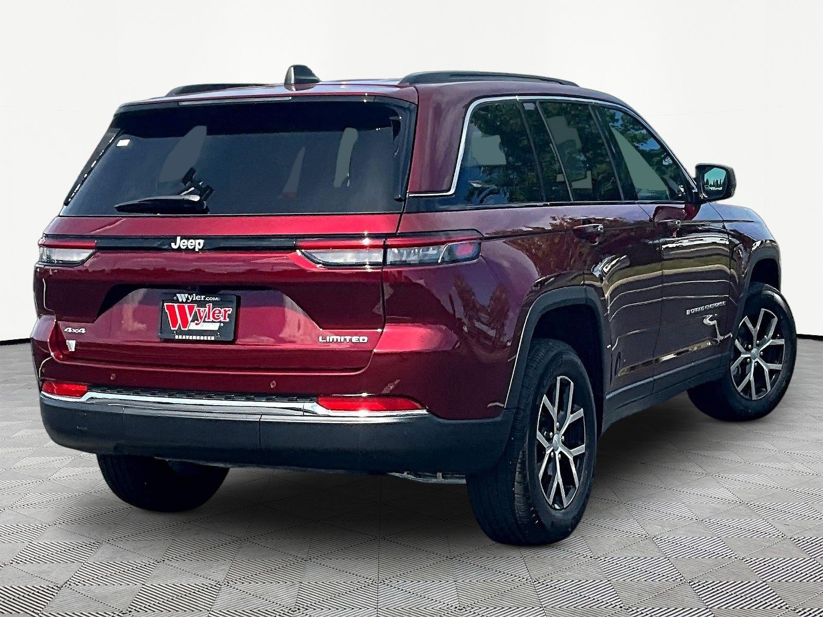 Used 2025 Jeep Grand Cherokee Limited w/ Trailer Tow Package AWD/4WD image 6