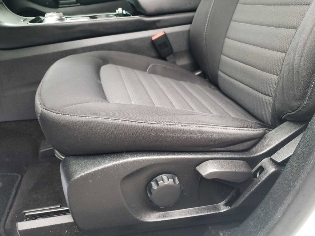 Used 2019 Ford Edge SE image 9