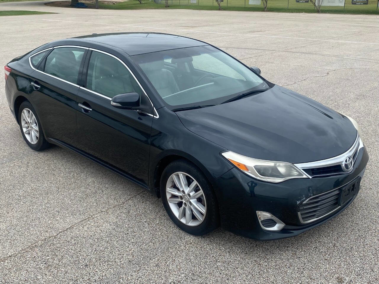 Used 2015 Toyota Avalon XLE image 4