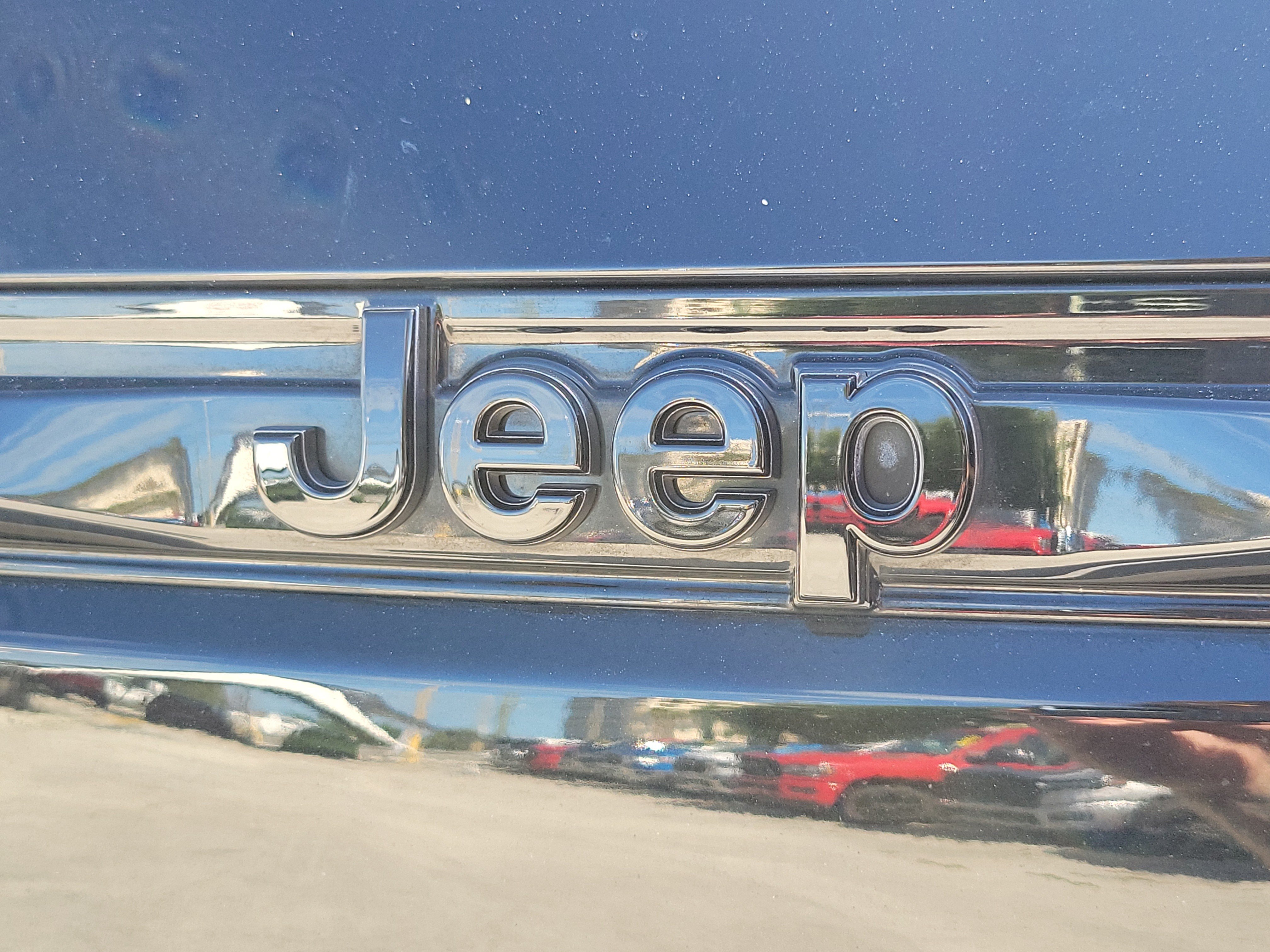 Used 2024 Jeep Grand Cherokee Limited w/ Black Appearance Package RWD image 6