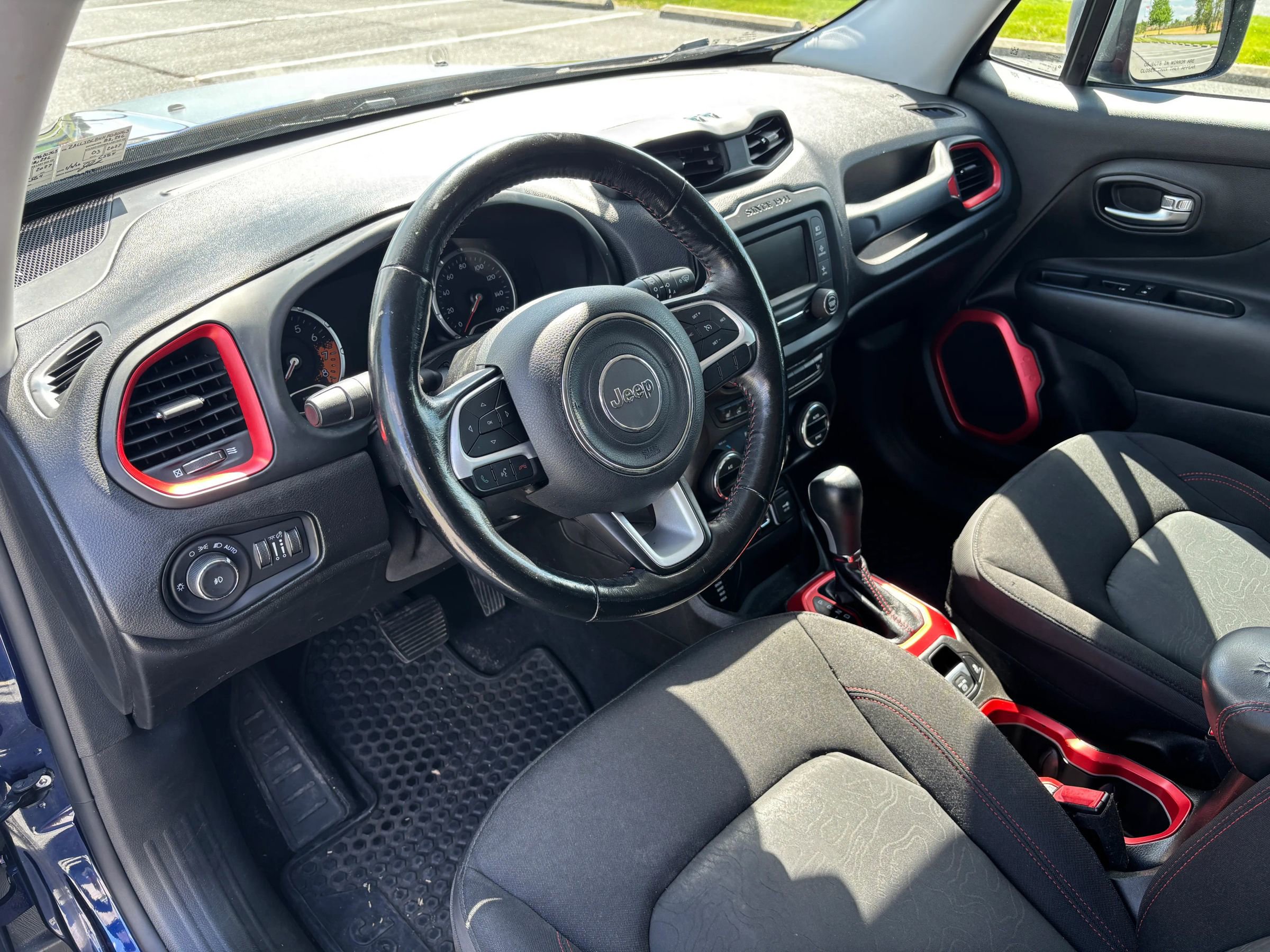 Used 2017 Jeep Renegade Trailhawk w/ Popular Equipment Group AWD/4WD image 14