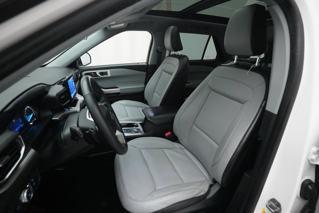 Used 2021 Ford Explorer XLT w/ XLT Sport Appearance Package image 7