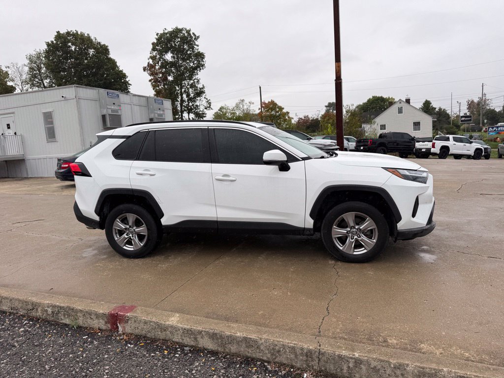 Used 2022 Toyota RAV4 XLE w/ Convenience Package FWD image 5