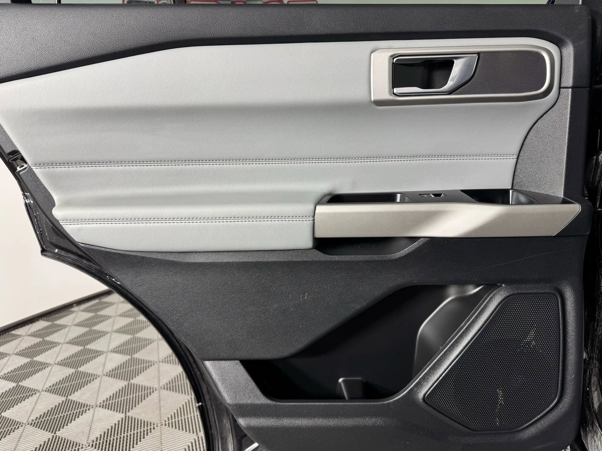 Used 2022 Ford Explorer XLT w/ Equipment Group 202A image 45