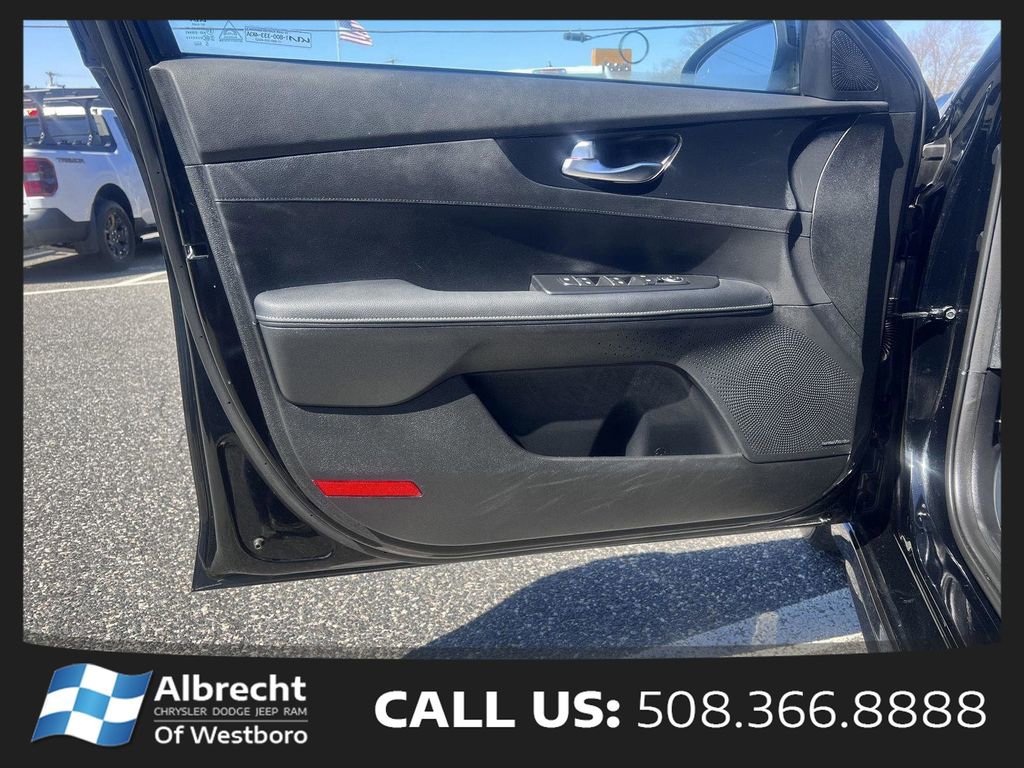 Used 2023 Kia Forte GT-Line w/ GT-Line Premium Package FWD image 11