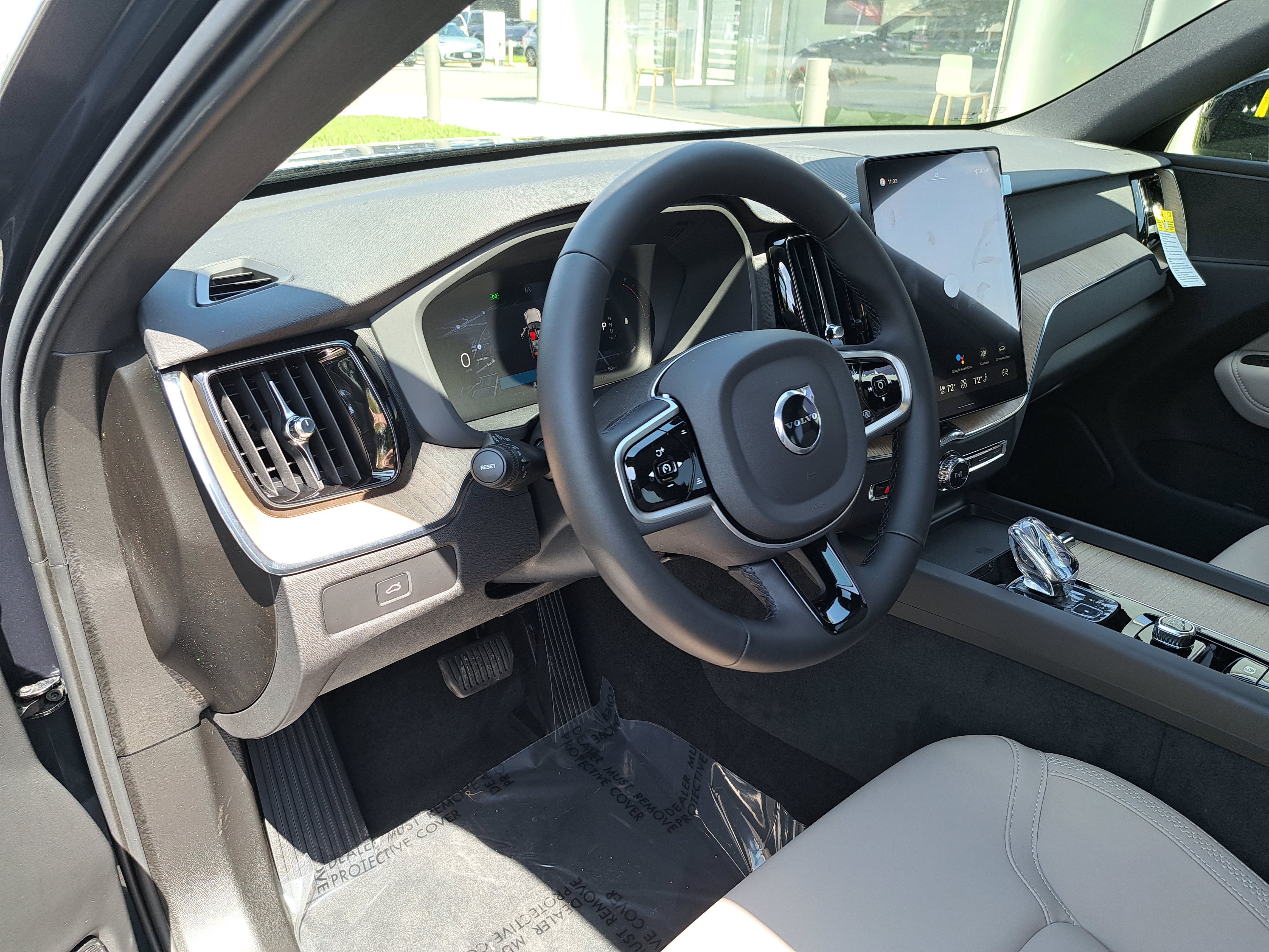 New 2026 Volvo XC60 B5 Plus w/ Protection Package Premier AWD/4WD image 5
