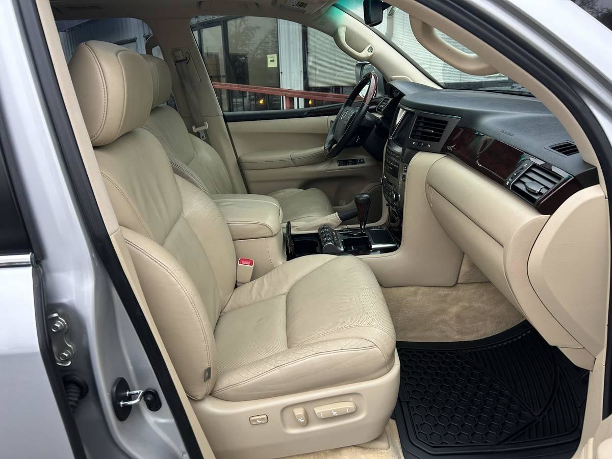 Used 2010 Lexus LX 570 4WD image 19