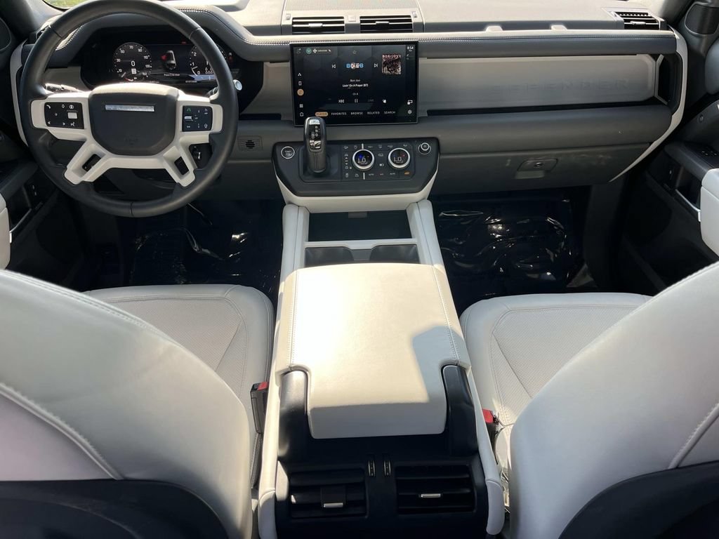 Certified 2025 Land Rover Defender 130 X-Dynamic SE AWD/4WD image 9
