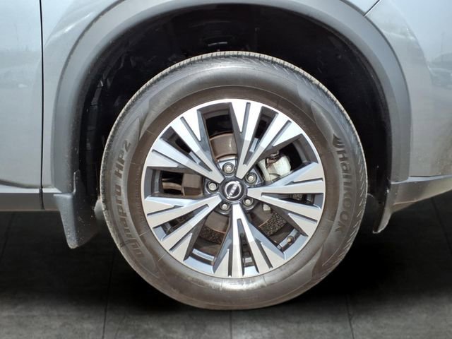 Used 2023 Nissan Rogue SV image 9