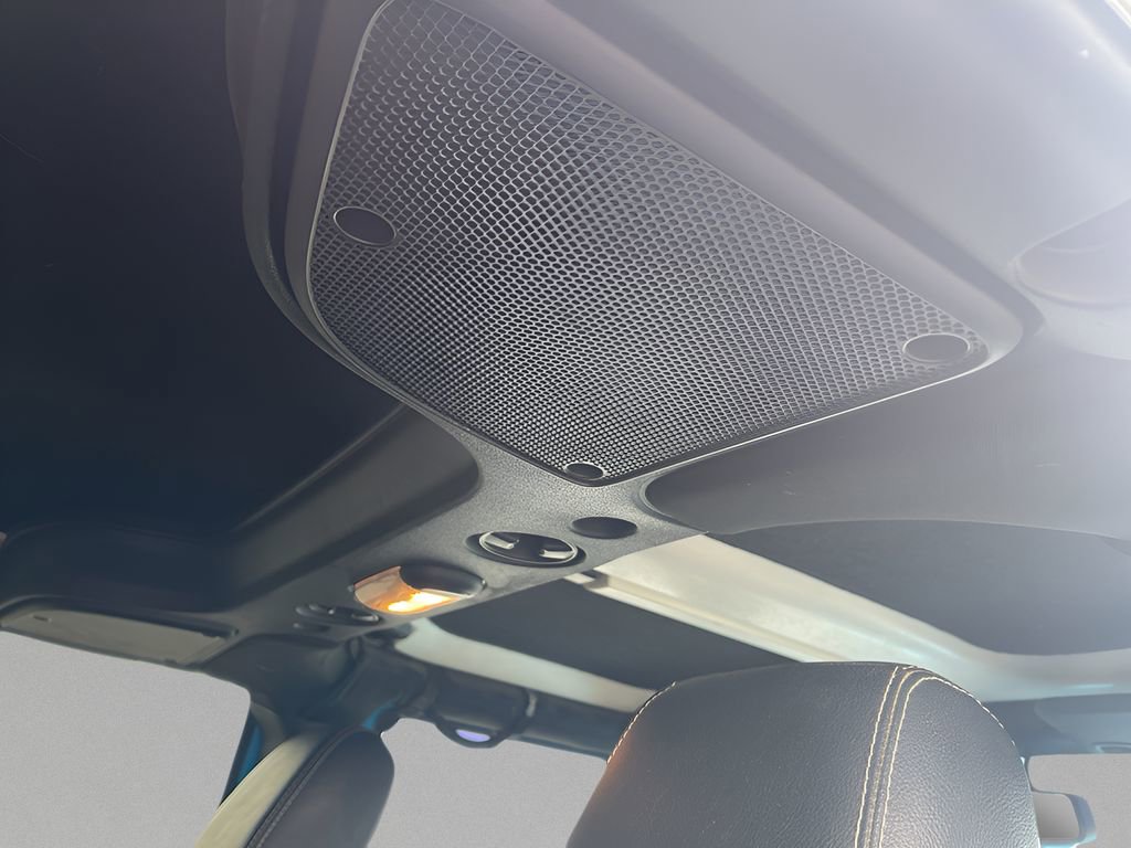 Used 2017 Jeep Wrangler Unlimited Rubicon w/ Connectivity Group image 21