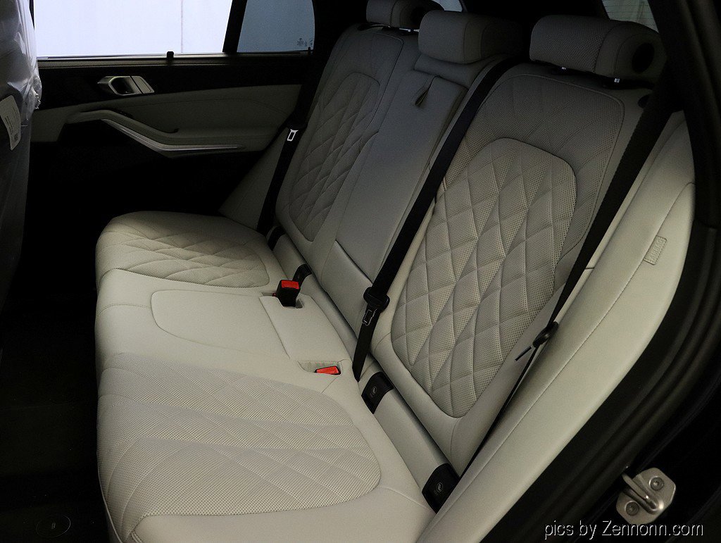 Used 2026 BMW X5 xDrive40i w/ M Sport Package image 25