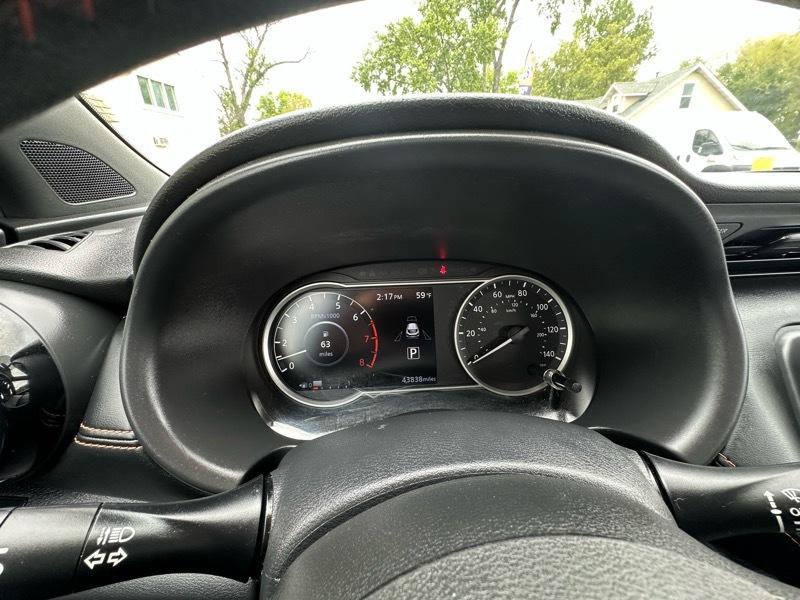 Used 2019 Nissan Kicks SR w/ SR Premium Package FWD image 11